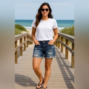 EUC Silver Jeans Co. Suki High Rise Distressed Denim Shorts – Sz 16/L5 (Women’s)